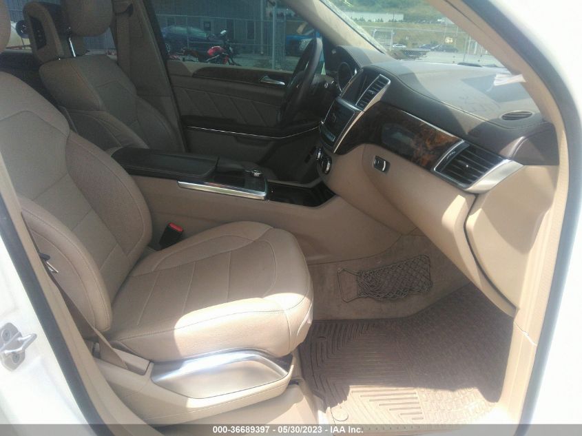 2015 MERCEDES-BENZ GL-CLASS GL 550 - 4JGDF7DE3FA549916