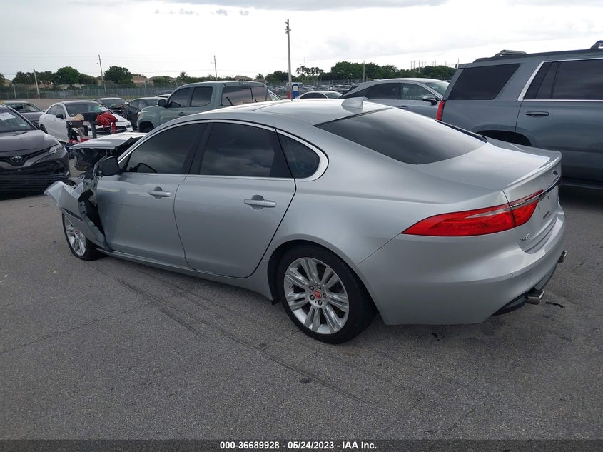 VIN SAJBD4BV9HCY30338 2017 JAGUAR XF 35T PREMIUM