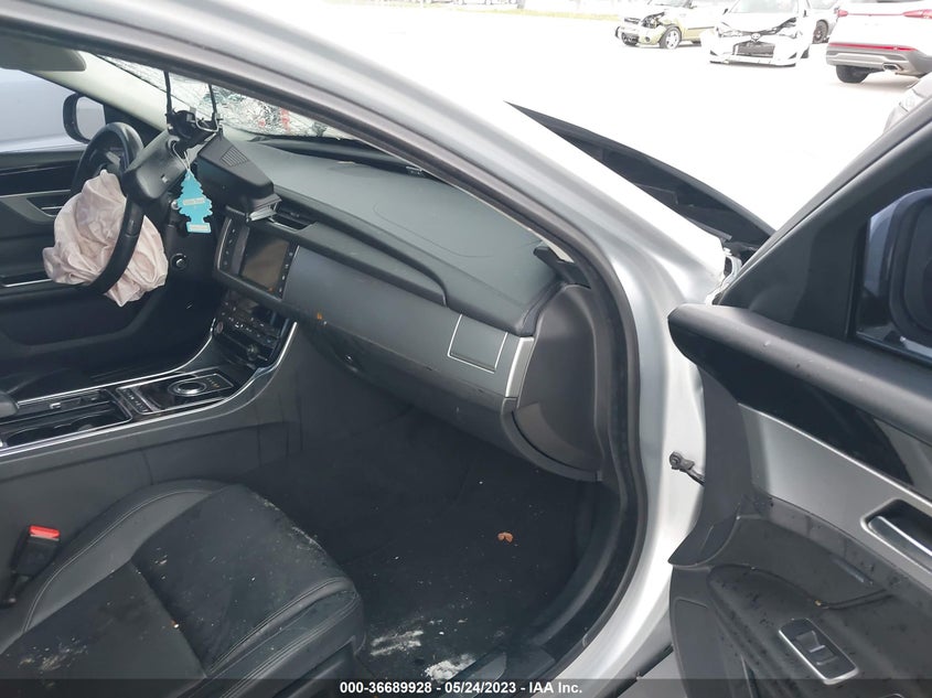 VIN SAJBD4BV9HCY30338 2017 JAGUAR XF 35T PREMIUM