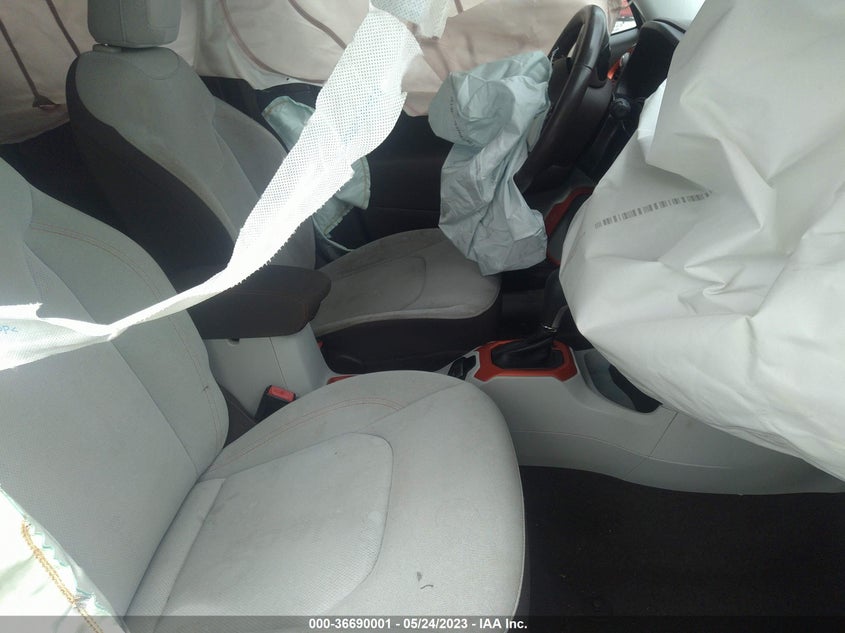 VIN ZACCJABB8HPE87386 2017 JEEP RENEGADE LATITUDE