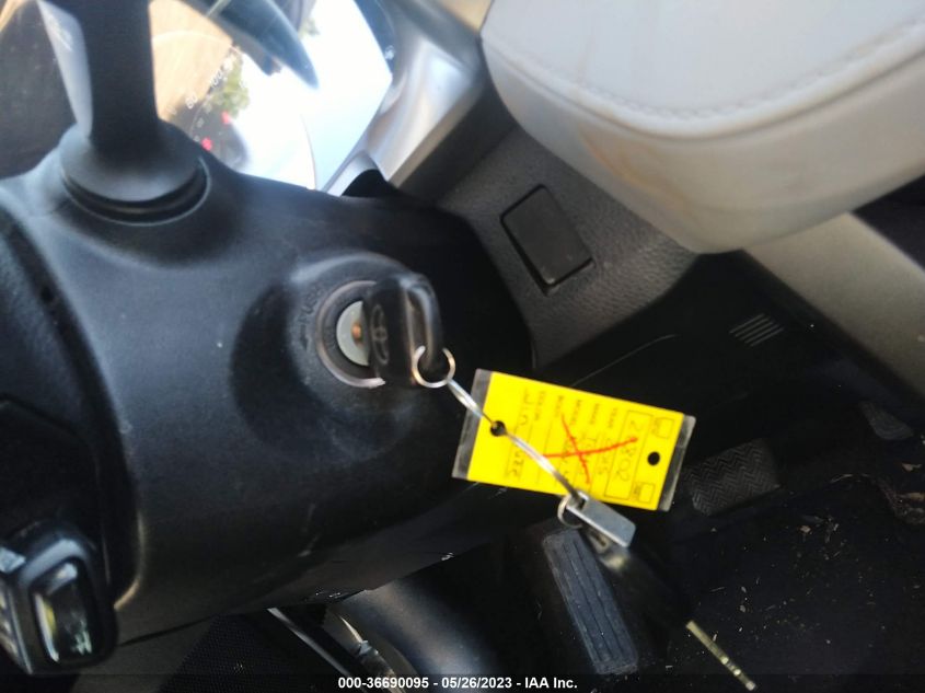 2015 TOYOTA RAV4 LE - JTMBFREV7FD136479