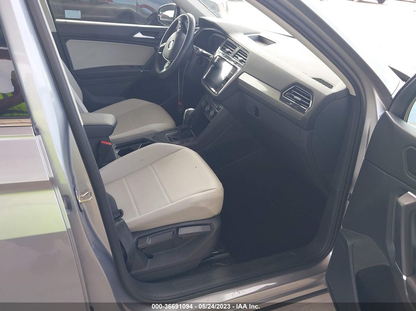 VIN 3VV3B7AX7LM070013 2020 VOLKSWAGEN TIGUAN SE/SEL/SE R-LINE BLACK