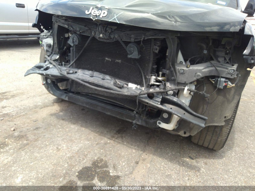 VIN 1C4RJEAG5JC311906 2018 JEEP GRAND CHEROKEE LAREDO E