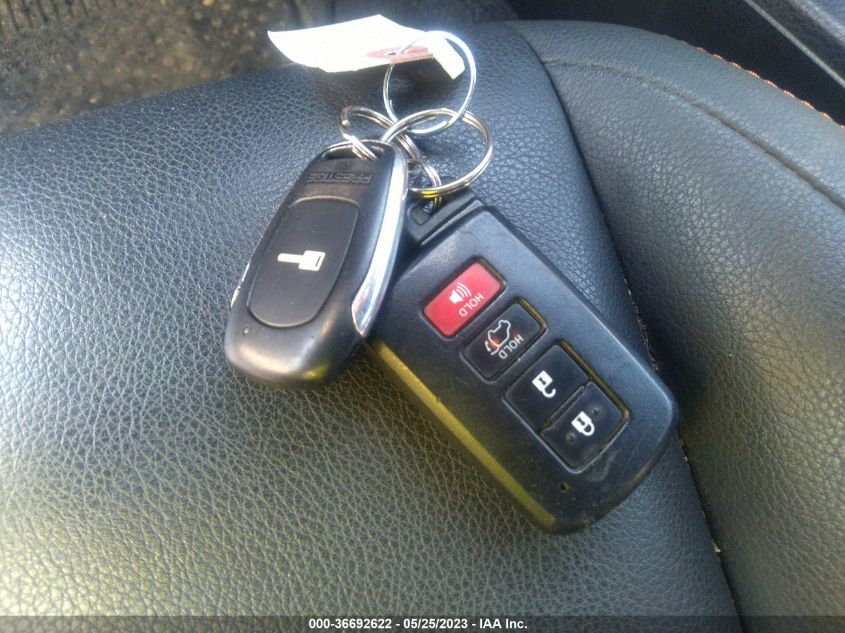 2017 TOYOTA RAV4 SE - JTMJFREV2HD207585