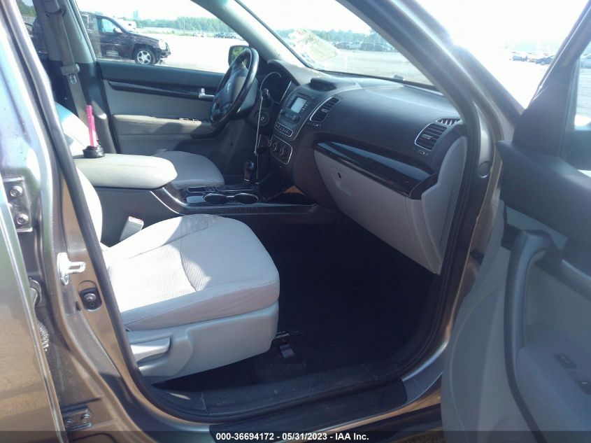 2014 KIA SORENTO LX - 5XYKTCA69EG439283