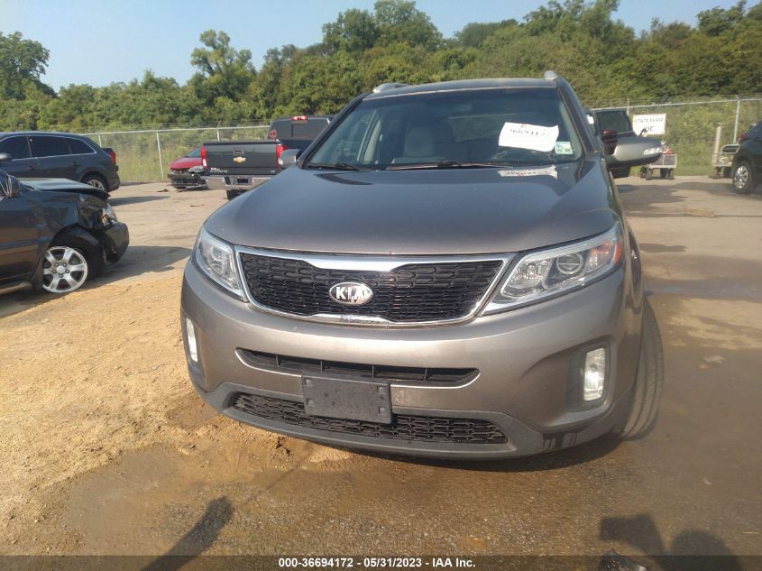 2014 KIA SORENTO LX - 5XYKTCA69EG439283