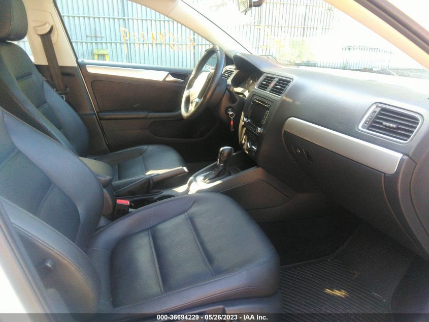 2013 VOLKSWAGEN JETTA SEDAN SE W/CONVENIENCE/SUNROOF - 3VWDP7AJ8DM449892