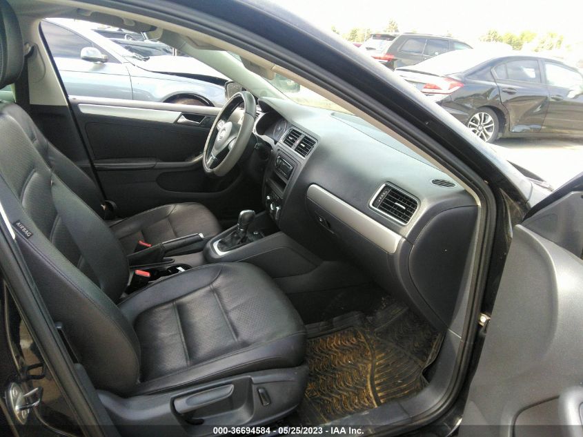 2014 VOLKSWAGEN JETTA SEDAN SE - 3VWD17AJ3EM442299