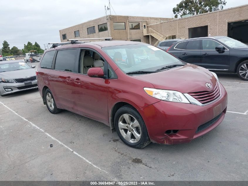 5TDKZ3DC0HS828014 2017 TOYOTA SIENNA, photo no. 1