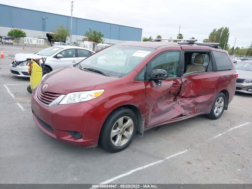 5TDKZ3DC0HS828014 2017 TOYOTA SIENNA, photo no. 2