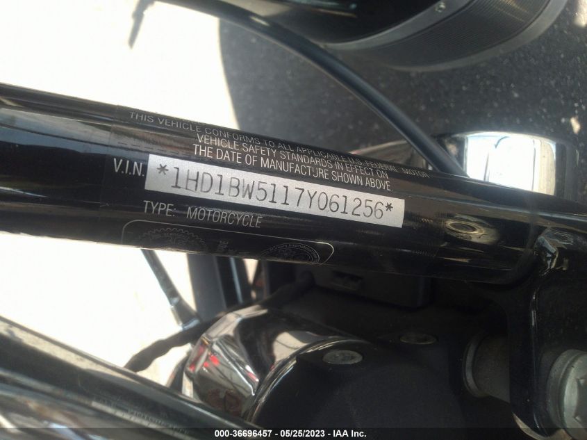 2007 HARLEY-DAVIDSON FLSTC - 1HD1BW5117Y061256