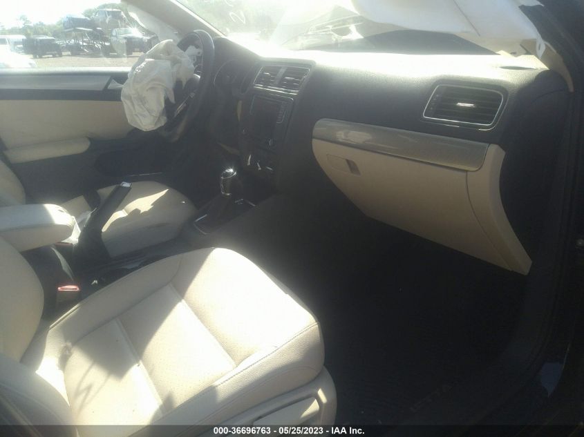 2017 VOLKSWAGEN JETTA 1.4T SE - 3VWB67AJ5HM252128