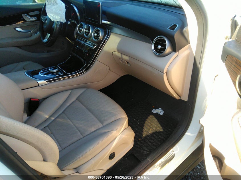 VIN WDC0G4KB6HF151087 2017 MERCEDES-BENZ GLC GLC 300