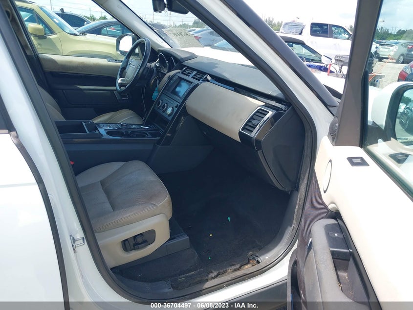 VIN SALRGBBV6HA027757 2017 LAND ROVER DISCOVERY SE
