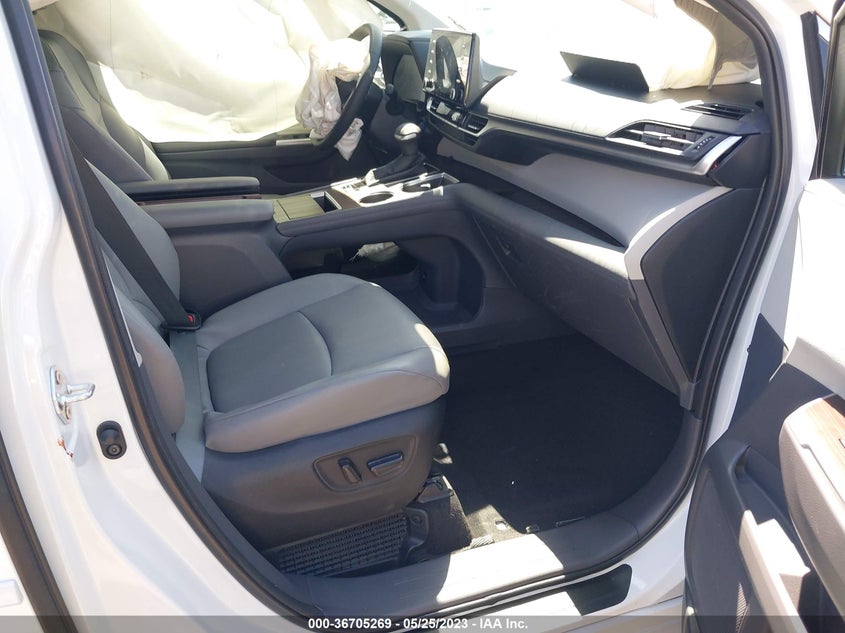 VIN 5TDYRKEC5PS146957 2023 TOYOTA SIENNA XLE