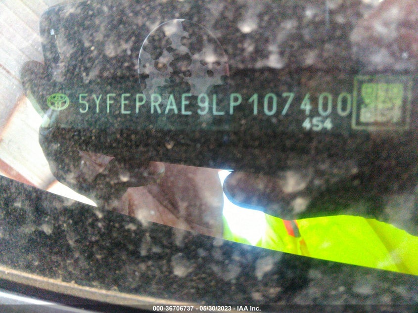 VIN 5YFEPRAE9LP107400 2020 TOYOTA COROLLA LE