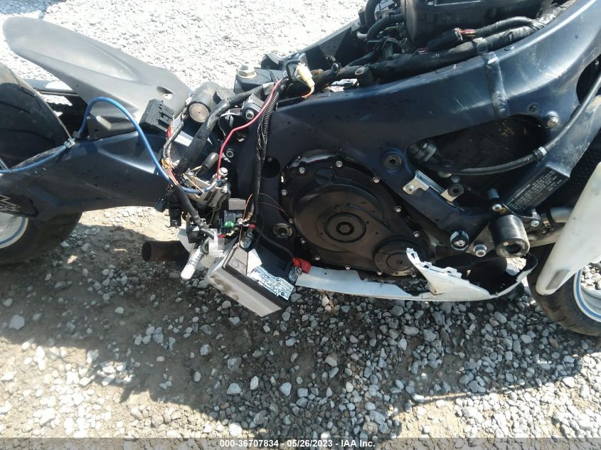 2011 SUZUKI GSX-R600 - JS1GN7FA2B2100465