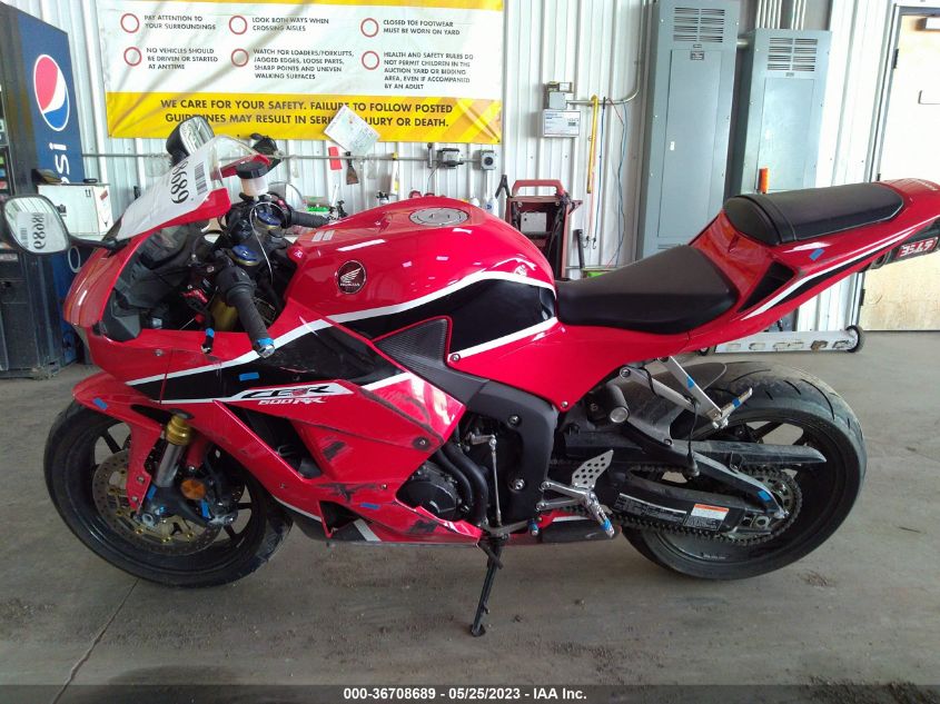 2017 HONDA CBR600 RR - JH2PC40J5HK300114