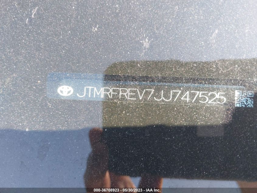 2018 TOYOTA RAV4 XLE/ADVENTURE - JTMRFREV7JJ747525