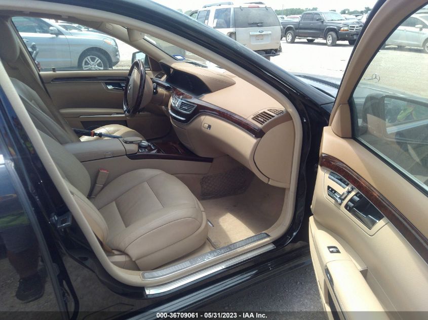 2013 MERCEDES-BENZ S-CLASS S 550 - WDDNG7DB2DA521068