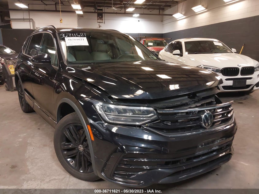VIN 3VV8B7AX8NM004515 2022 VOLKSWAGEN TIGUAN SE R-LINE BLACK