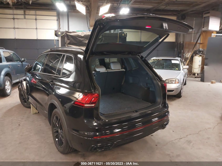 VIN 3VV8B7AX8NM004515 2022 VOLKSWAGEN TIGUAN SE R-LINE BLACK