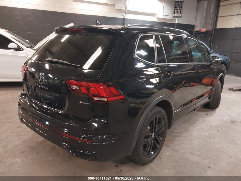 VIN 3VV8B7AX8NM004515 2022 VOLKSWAGEN TIGUAN SE R-LINE BLACK