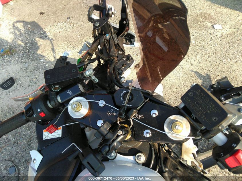 2013 SUZUKI GSX1300 RA JS1GX72B8D2101647