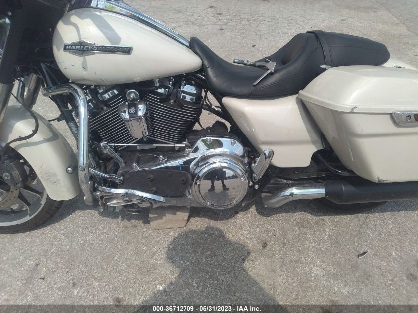 2022 HARLEY-DAVIDSON FLHX - 1HD1KBC10NB657826