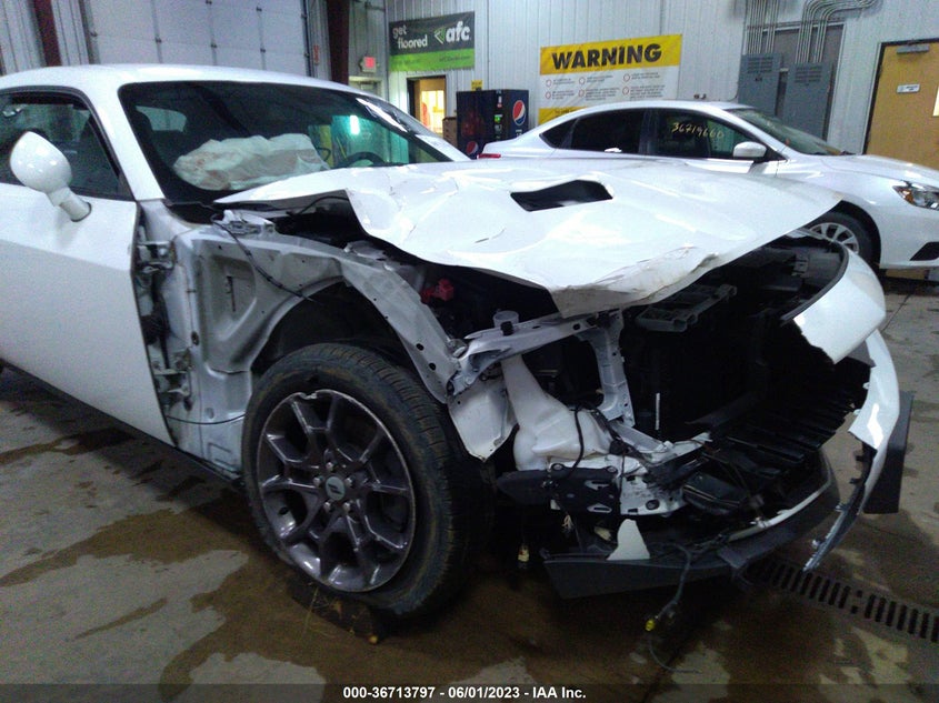 VIN 2C3CDZGGXJH256740 2018 DODGE CHALLENGER GT