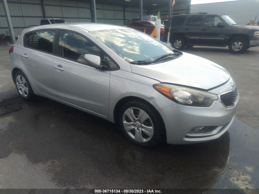 2016 KIA FORTE 5-DOOR LX - KNAFK5A85G5589336