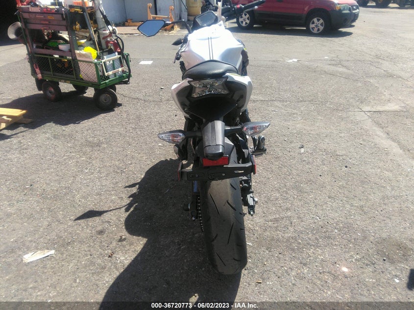 VIN ML5EREK18MDA28347 2021 KAWASAKI ER650 K