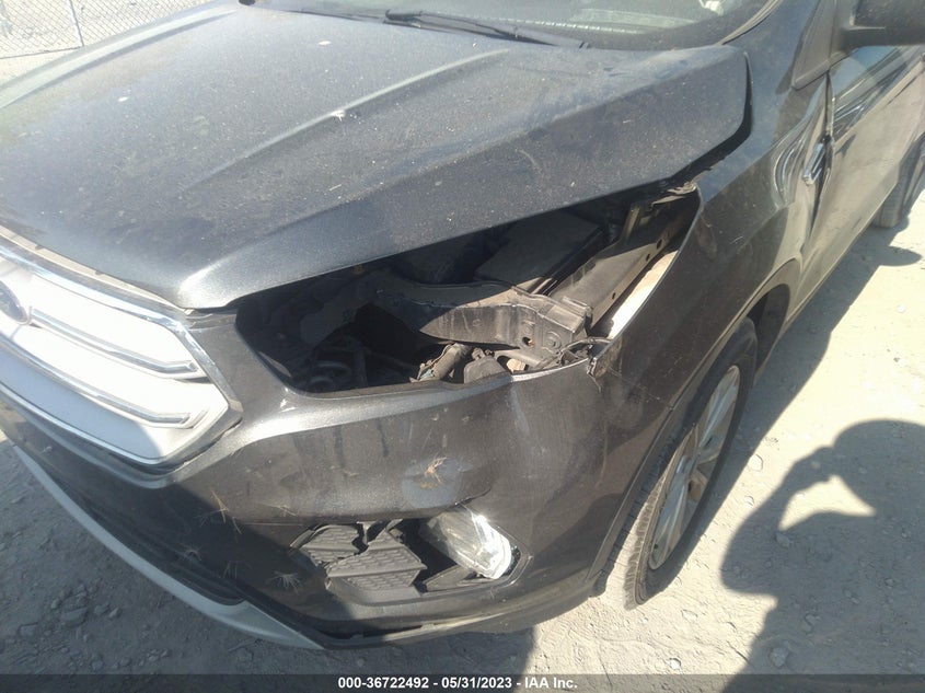VIN 1FMCU0GD4JUD17375 2018 FORD ESCAPE SE