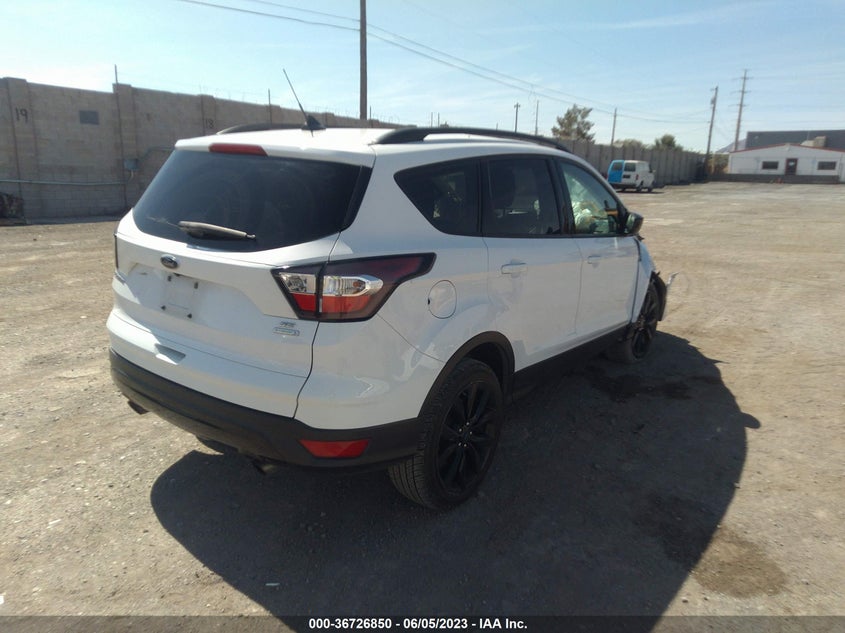 VIN 1FMCU0GD0JUC85928 2018 FORD ESCAPE SE