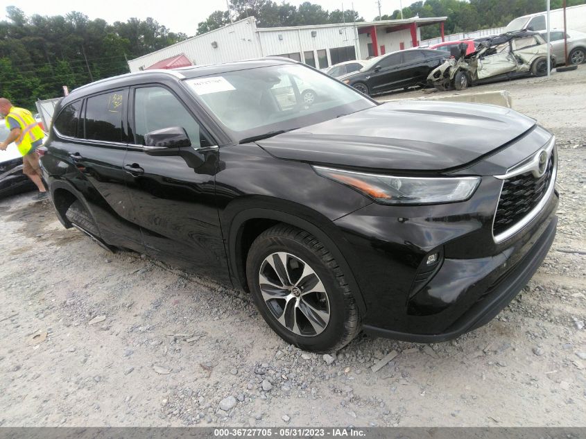 2022 TOYOTA HIGHLANDER XLE - 5TDGZRAH3NS093324