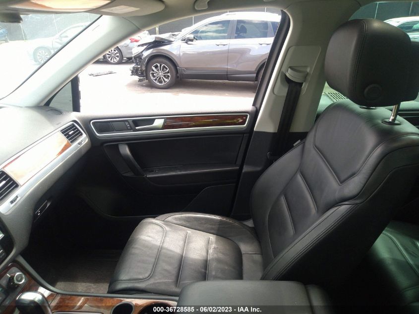 2013 VOLKSWAGEN TOUAREG LUX - WVGEF9BP0DD010279