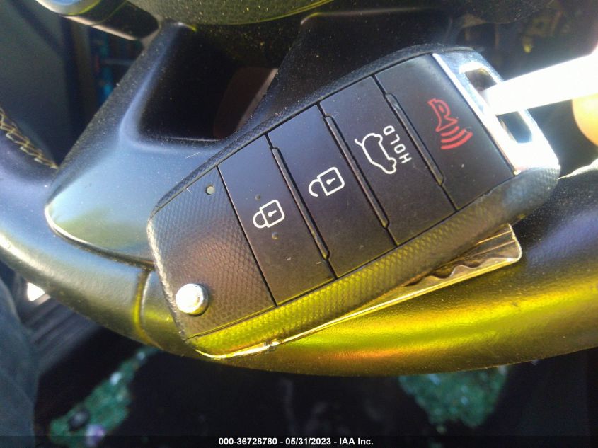 2016 KIA SOUL + - KNDJP3A51G7388448