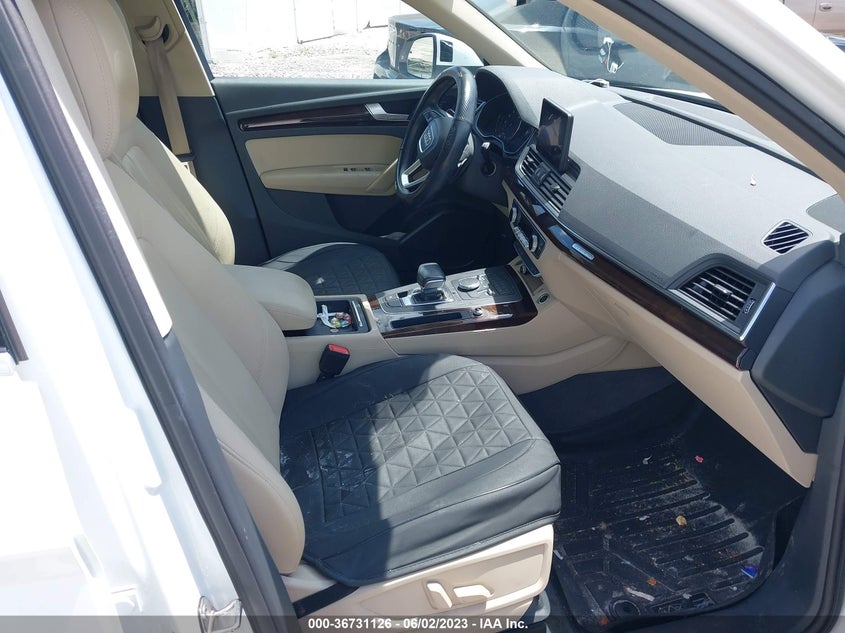 VIN WA1ANAFY8K2077435 2019 AUDI Q5 PREMIUM