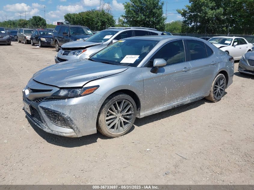 4T1G11AK8MU515131 Toyota Camry SE 2