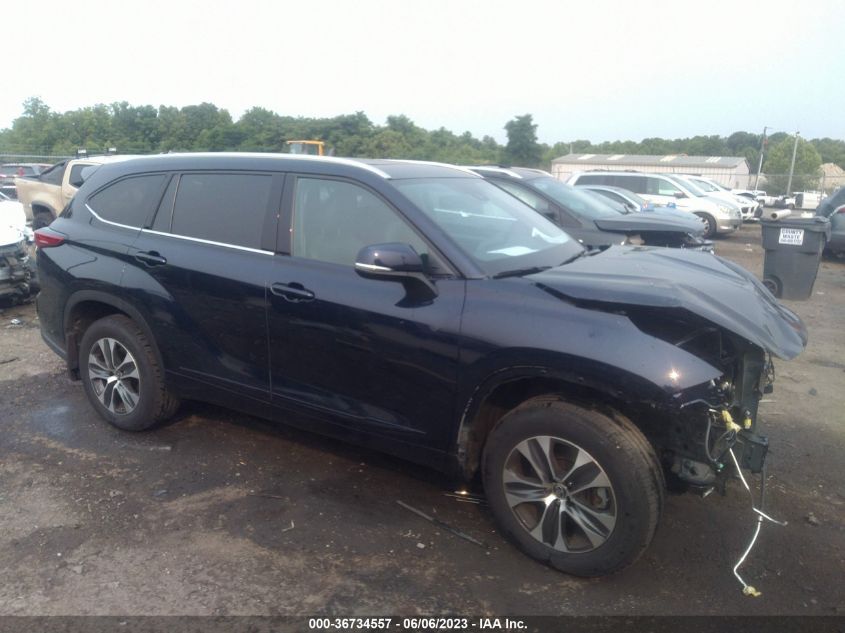 2022 TOYOTA HIGHLANDER XLE - 5TDGZRBH7NS589726