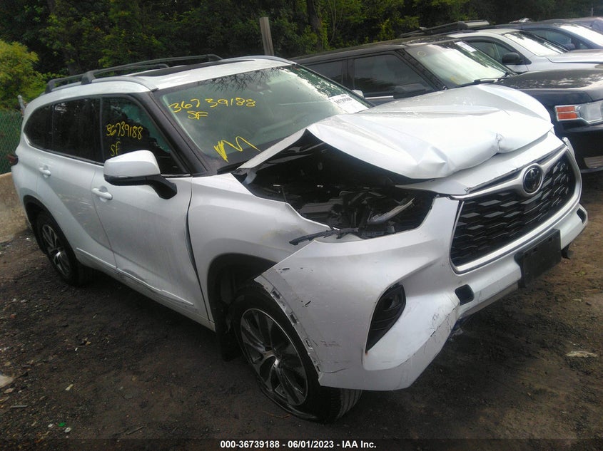 TOYOTA HIGHLANDER XLE 2022