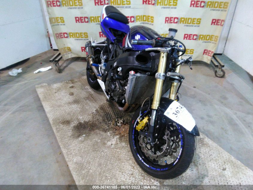 2004 SUZUKI GSX-R750 K - JS1GR7JA242100917