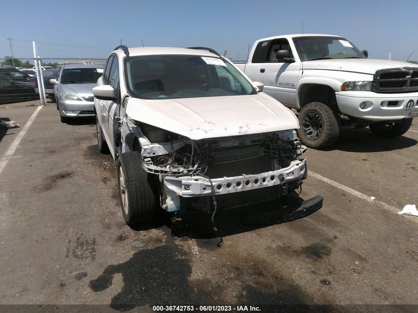 VIN 1FMCU0GD2HUB30002 2017 FORD ESCAPE SE