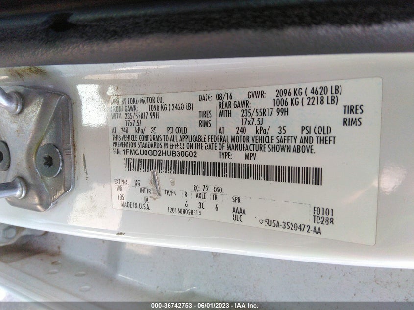 VIN 1FMCU0GD2HUB30002 2017 FORD ESCAPE SE