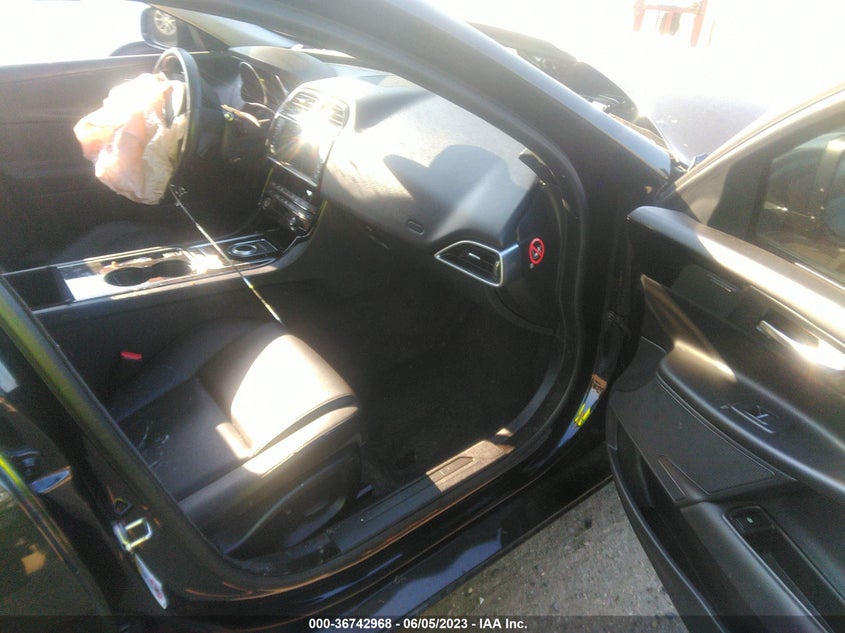 VIN SAJAJ4BV9HA956389 2017 JAGUAR XE 35T PREMIUM