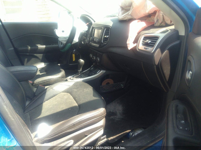 VIN 3C4NJDBB5JT467458 2018 JEEP COMPASS LATITUDE