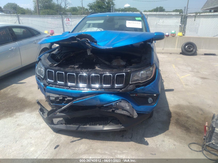 VIN 3C4NJDBB5JT467458 2018 JEEP COMPASS LATITUDE