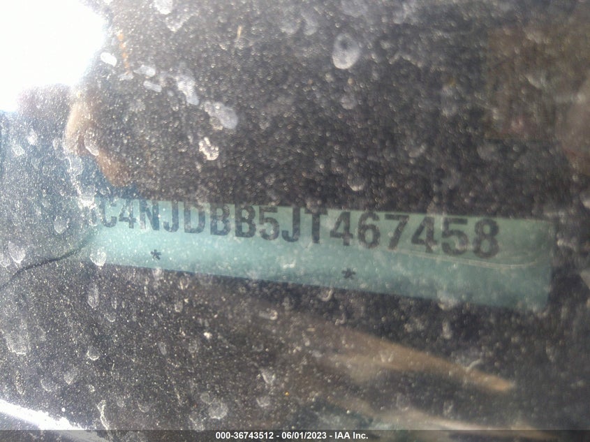 VIN 3C4NJDBB5JT467458 2018 JEEP COMPASS LATITUDE