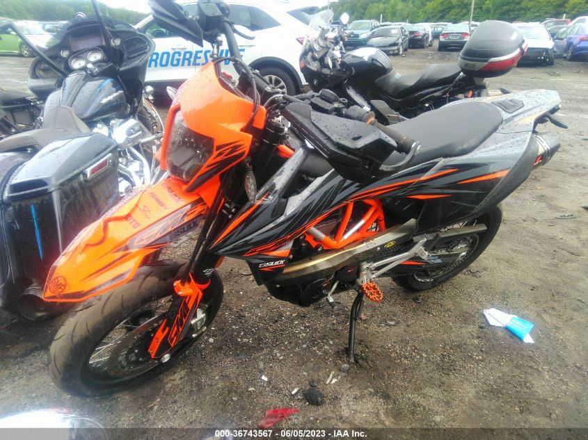 2021 KTM 690 SMC R VBKLSV401MM709824