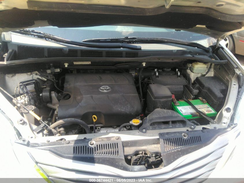 2015 TOYOTA SIENNA XLE - 5TDYK3DC2FS632426